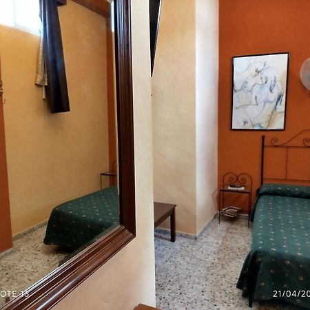 Hostal Manolo Ель-Пуерто-де-Санта-Марія Номер фото
